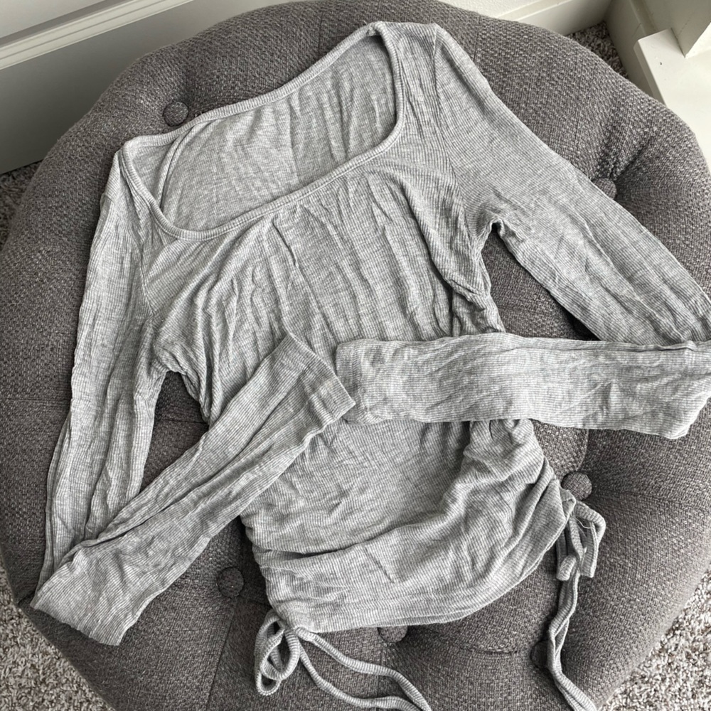 Not sure on brand, size small, and color gray.